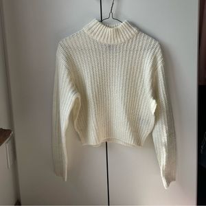 H&M White Sweater in XS